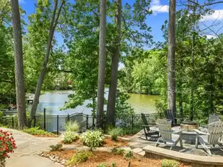 Exquisite Home on Lake Smith