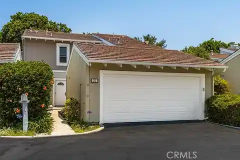 Beautifully Maintained 2-Story Townhouse