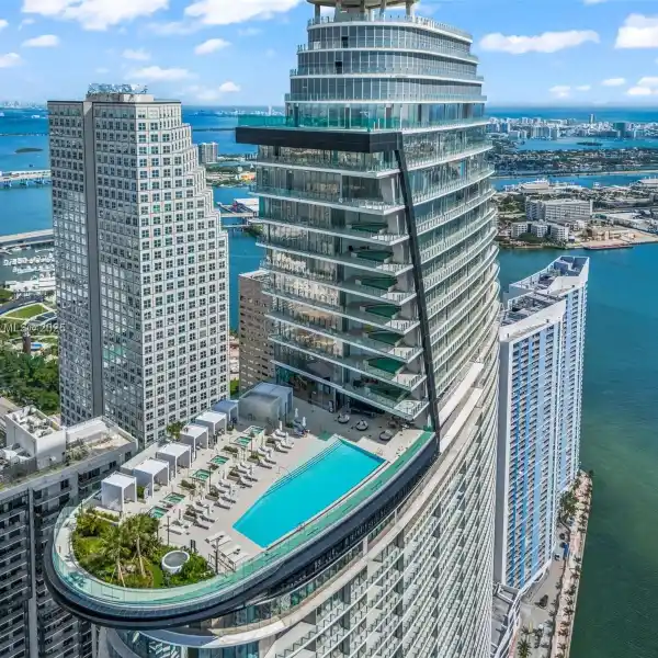 EXQUISITE SANCTUARY IN THE PRESTIGIOUS ASTON MARTIN RESIDENCES
