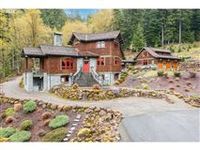 PICTURE PERFECT CRAFTSMAN LODGE IN THE VALLEY