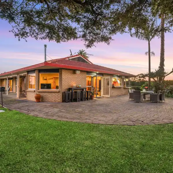 FANTASTIC LIFESTYLE PROPERTY WITH GREAT RURAL VIEWS
