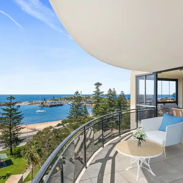 PENTHOUSE IN PRIME SEASIDE LOCATION