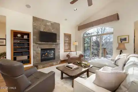 Meticulously Maintained Duplex