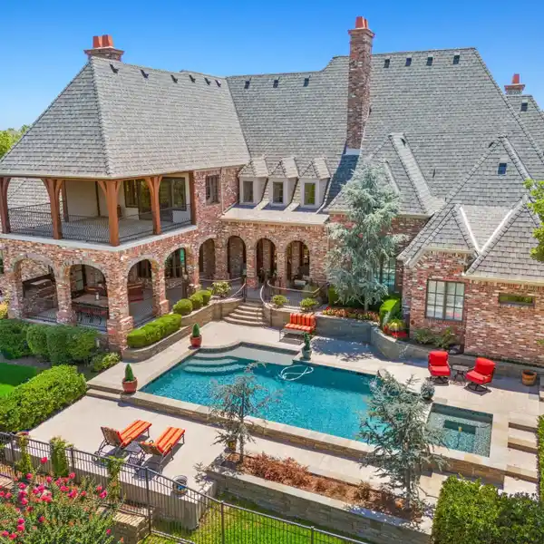 EXQUISITE ESTATE IN TIMARRONS CHADWICK CROSSING