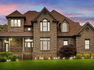 Elegance and Comfort in Arbor Run