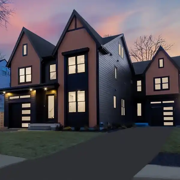 CONTEMPORARY LUXURY TOWNHOME
