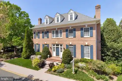 Elegant Mclean Estate with Designer Finishes