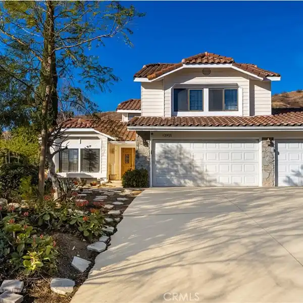 CHARMING HOME WITH SCENIC VIEWS