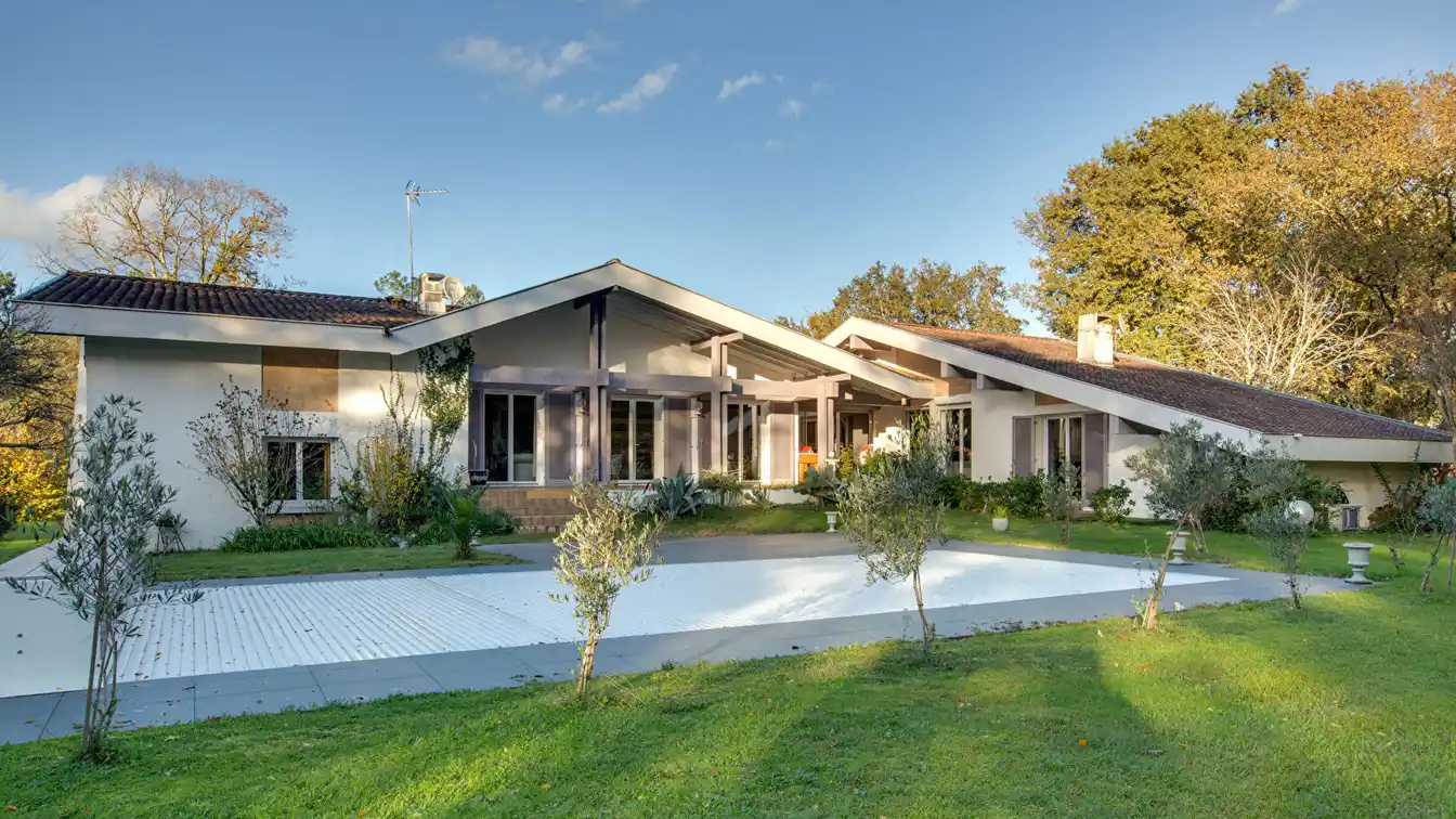 Architect-designed House in an Exceptional Setting