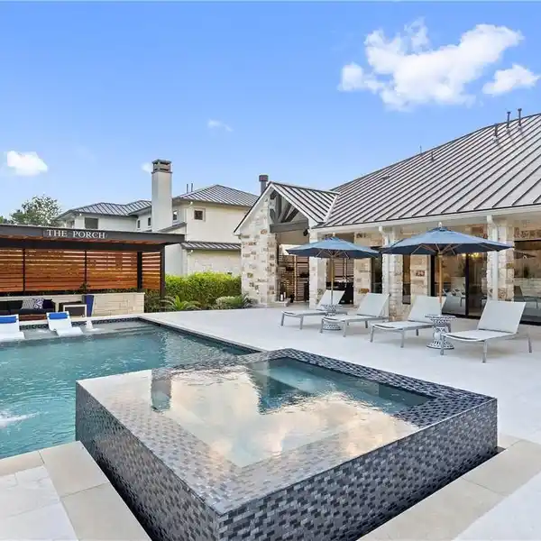 AN EXQUISITE BLEND OF STYLE AND FUNCTIONALITY