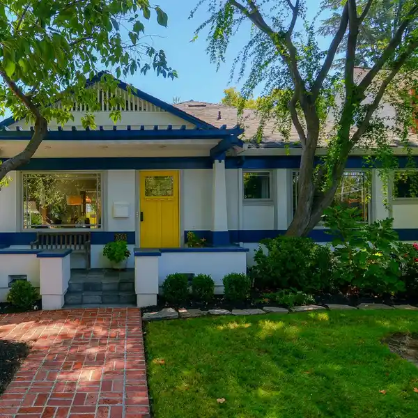LAND PARK BUNGALOW WITH GUEST COTTAGE