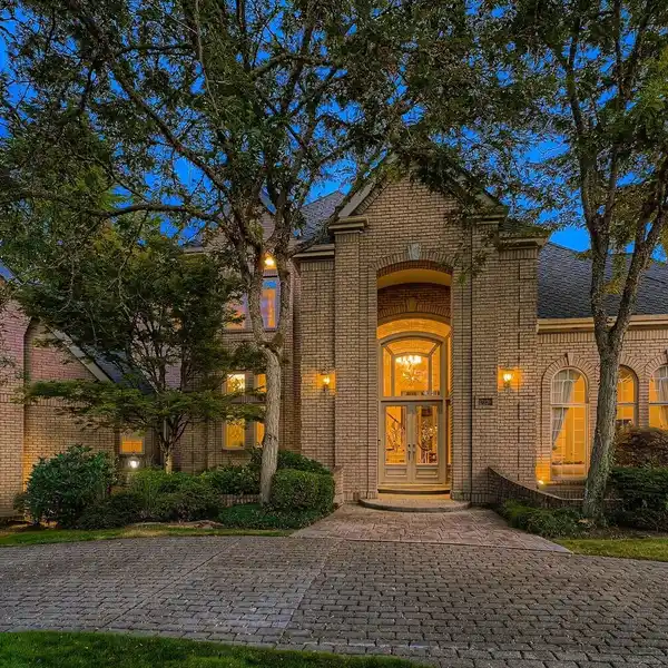 ONE-OF-A-KIND ARCHITECTURAL MASTERPIECE