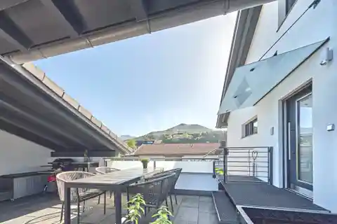 Light-flooded Maisonette Apartment