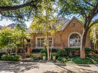 Elegant Home, Stellar Location