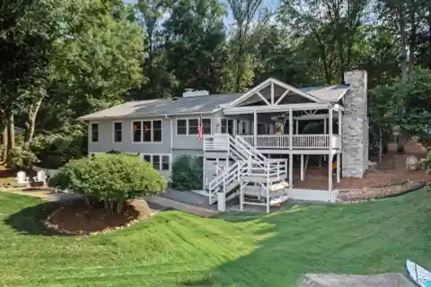 Charming Waterfront Retreat
