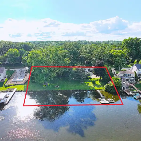 RARE RIVERFRONT ESTATE WITH 200’ FRONTAGE