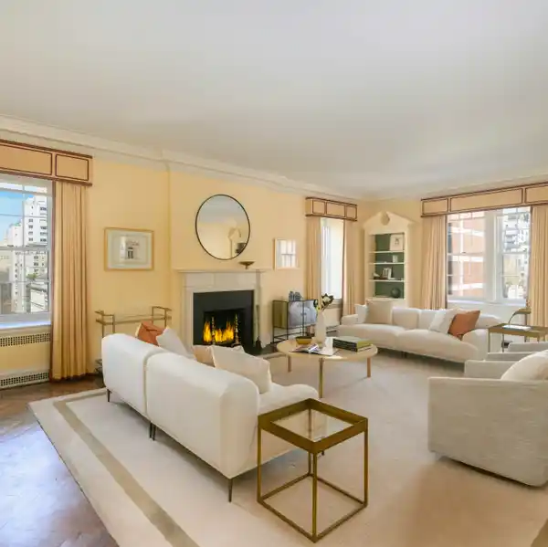 DESIRABLE PARK AVENUE APARTMENT