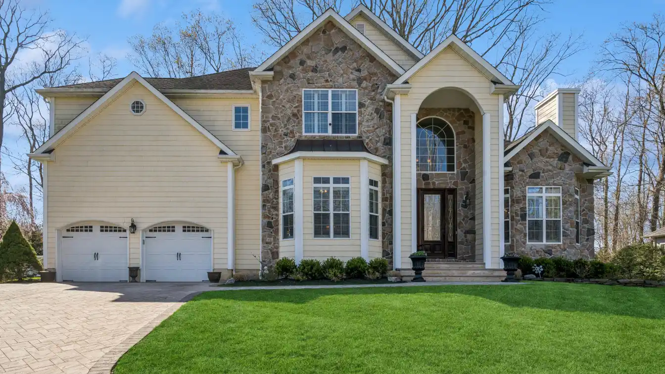 Exquisite Colonial Home in Sterling Woods