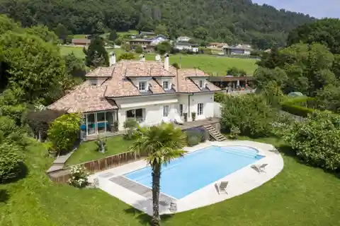 Stunning Residence in a Green Haven