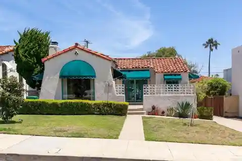Charming Loma Portal Opportunity