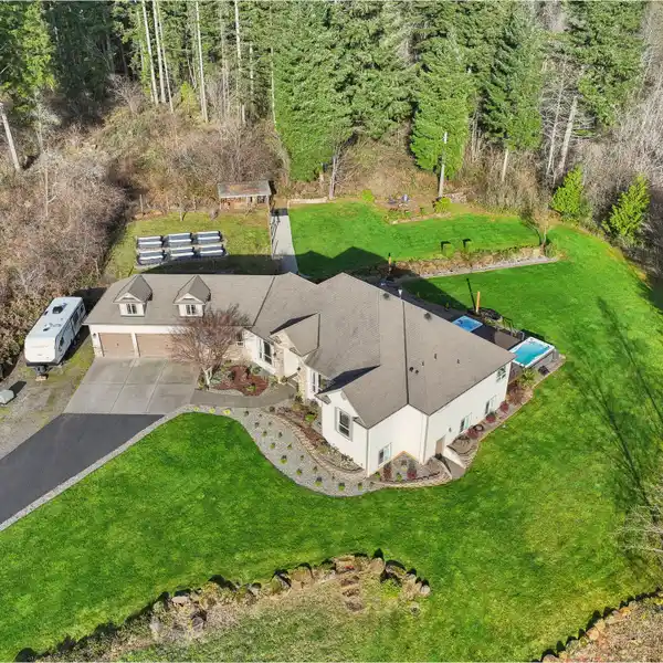 BEAUTIFUL HOME ON FIVE ACRES