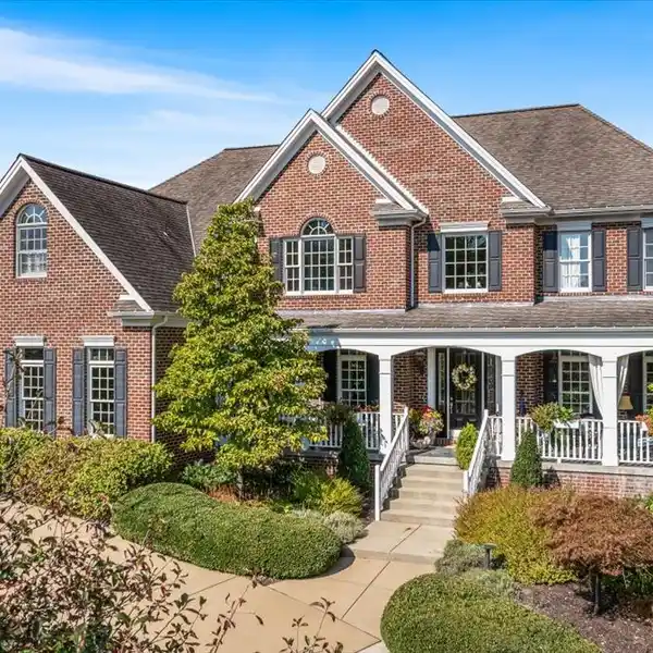 REFINED LIVING IN THE VILLAS OF NORTH PARK