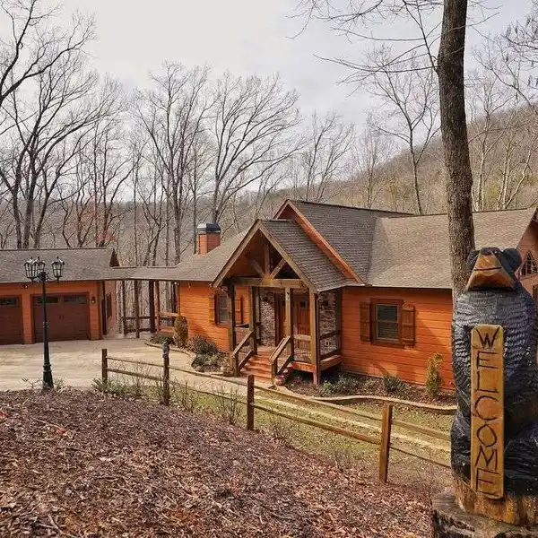 EXQUISITE AND CHARMING MOUNTAIN HOME