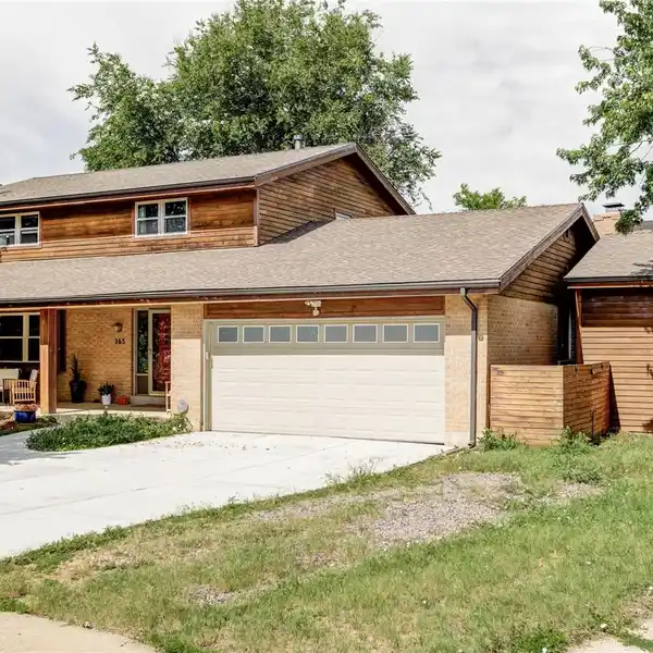 BEAUTIFUL HOME IN SOUGHT-AFTER KEEWAYDIN MEADOWS