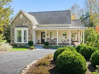 Renovated Farmhouse with Panoramic Mountain Views