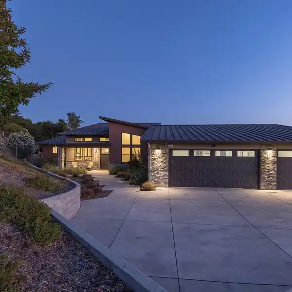 HILLTOP RETREAT IN DESIRABLE WIKIUP
