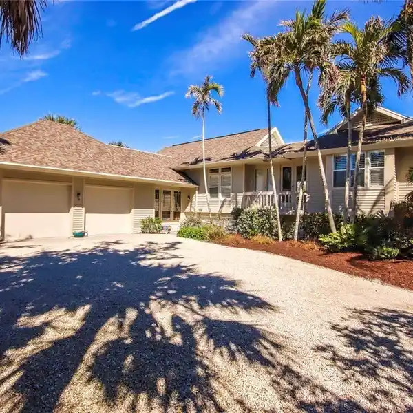 GORGEOUS POOL HOME IN DESIRED GOPHER WALK