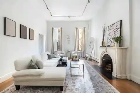 Exceptional Apartment in an Elevatored 1858 Townhouse