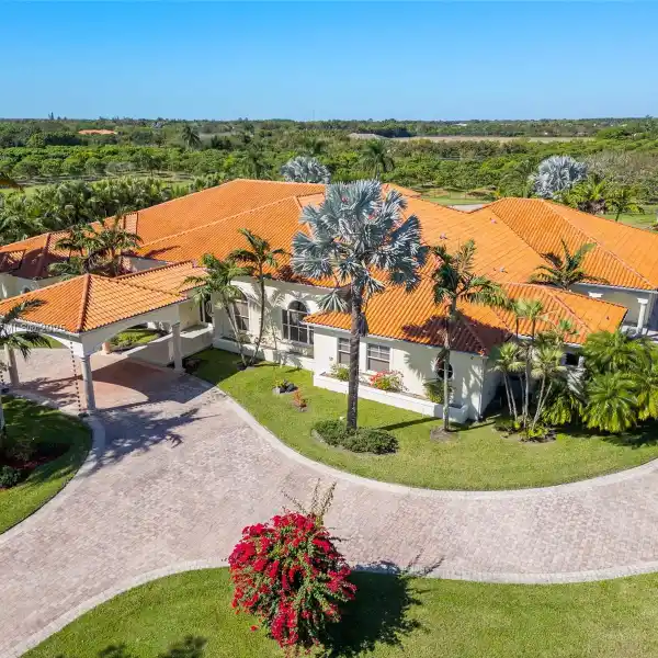 LUXURY FIVE-ACRE COMPOUND