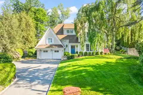 Sophisticated Living with Flexible Private Layout