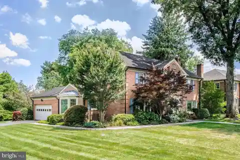 Stately Colonial in the Coveted Mcauley Park