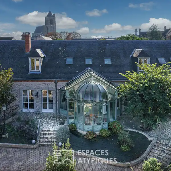 BOURGEOIS RESIDENCE IN THE HEART OF JANVILLE