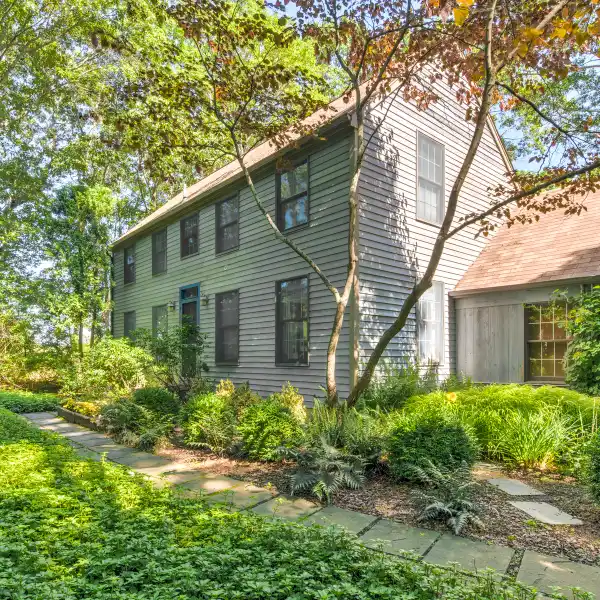 BEAUTIFUL SUMMER HOME WITH  LOVELY GARDENS AND POOL
