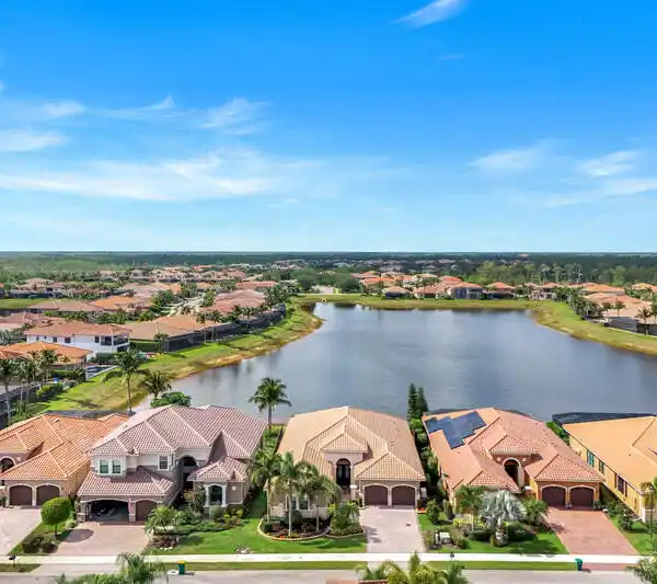 SOPHISTICATED LAKEFRONT RETREAT WITH ENTERTAINER’S LAYOUT
