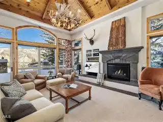 Delightful Mountain Residence