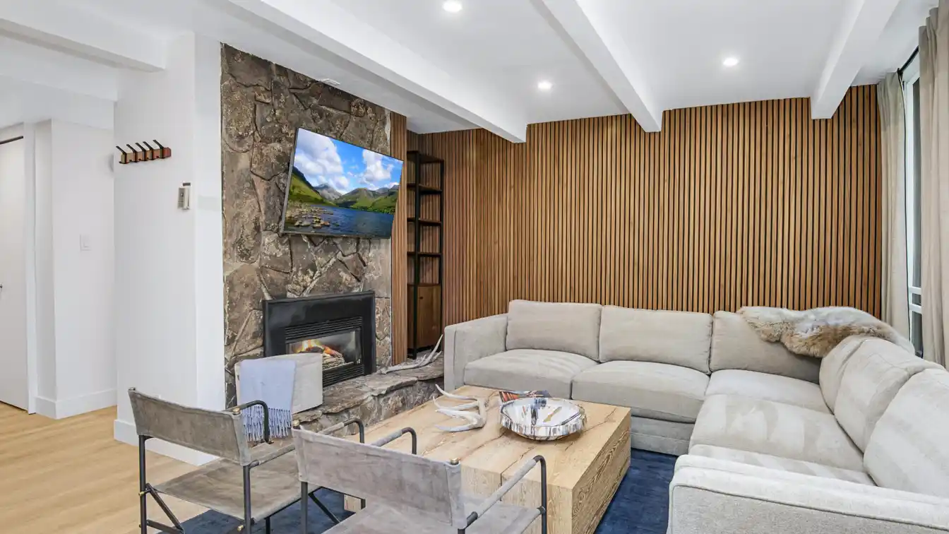 Beautifully Remodeled Home in the East Wing of Vail International