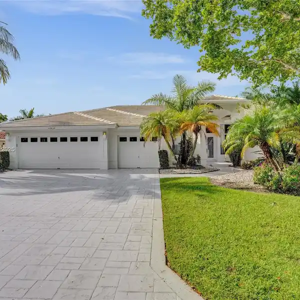 LIGHT AND BRIGHT CONTEMPORARY HOME AT GREAT VALUE