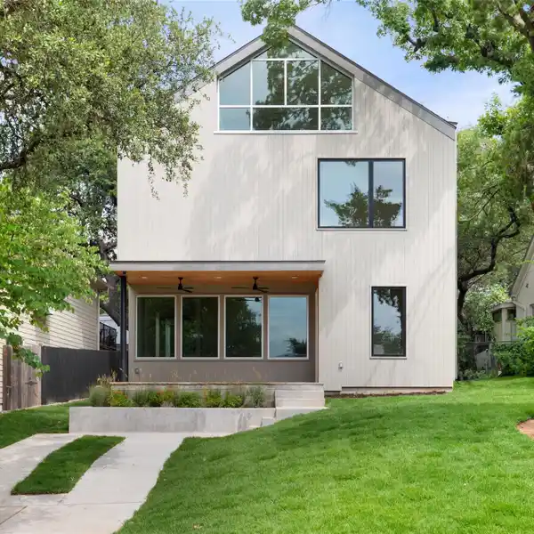 MINIMALIST MODERN IN TRAVIS HEIGHTS