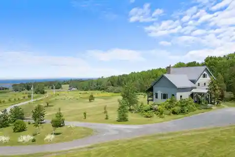 Treehouse at Meadow Breeze Lane