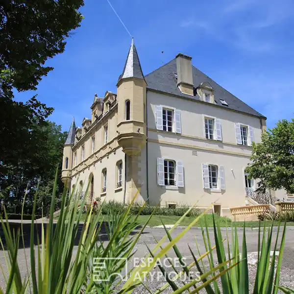 MAGNIFICENT DIRECTOIRE-STYLE CHATEAU