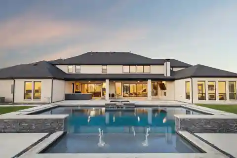 Custom Executive Estate in Stinson Highlands