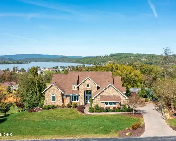 CUSTOM LUXURY HOME IN PRESTIGIOUS GRANDE VISTA BAY