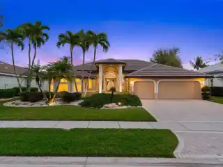 Gorgeous Waterfront Pool Home in the Heart of Coral Springs