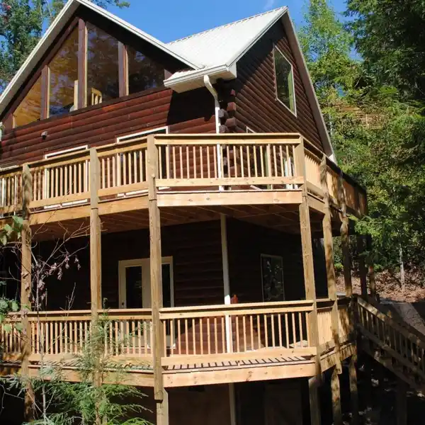 CUSTOM CABIN IN PRIME RESORT LOCATION