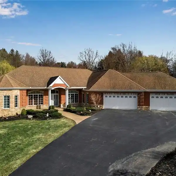 EXTRAORDINARY RANCH HOME IN ORCHARD PARK