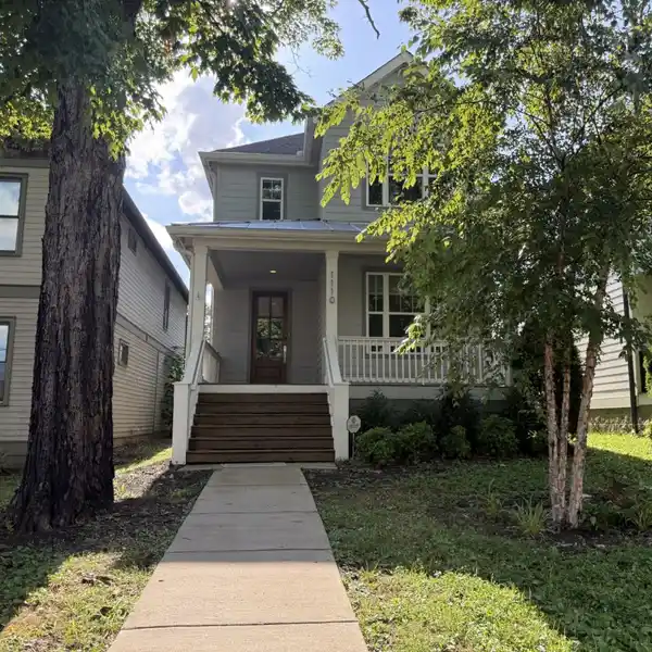 CHARMING AND VERSATILE OPEN-CONCEPT HOME